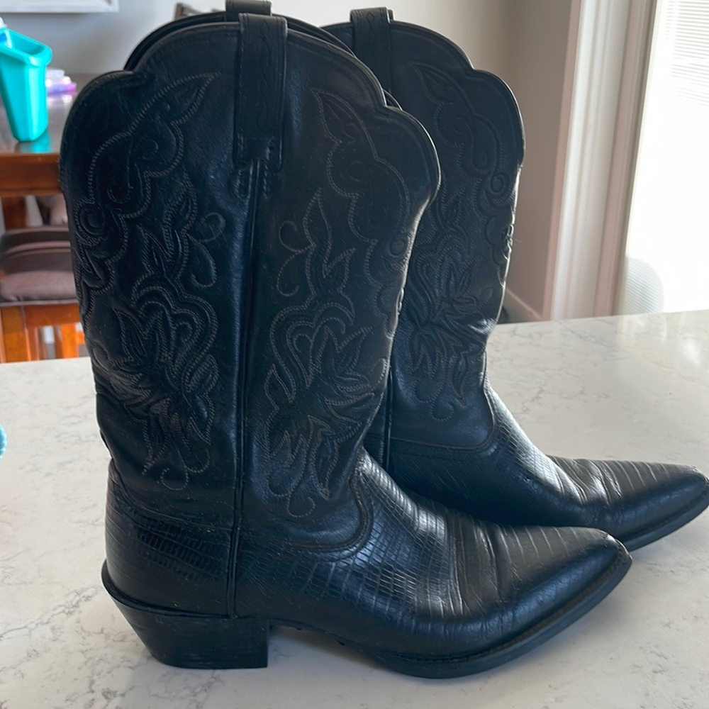 Womens Ariat black cowboy boots